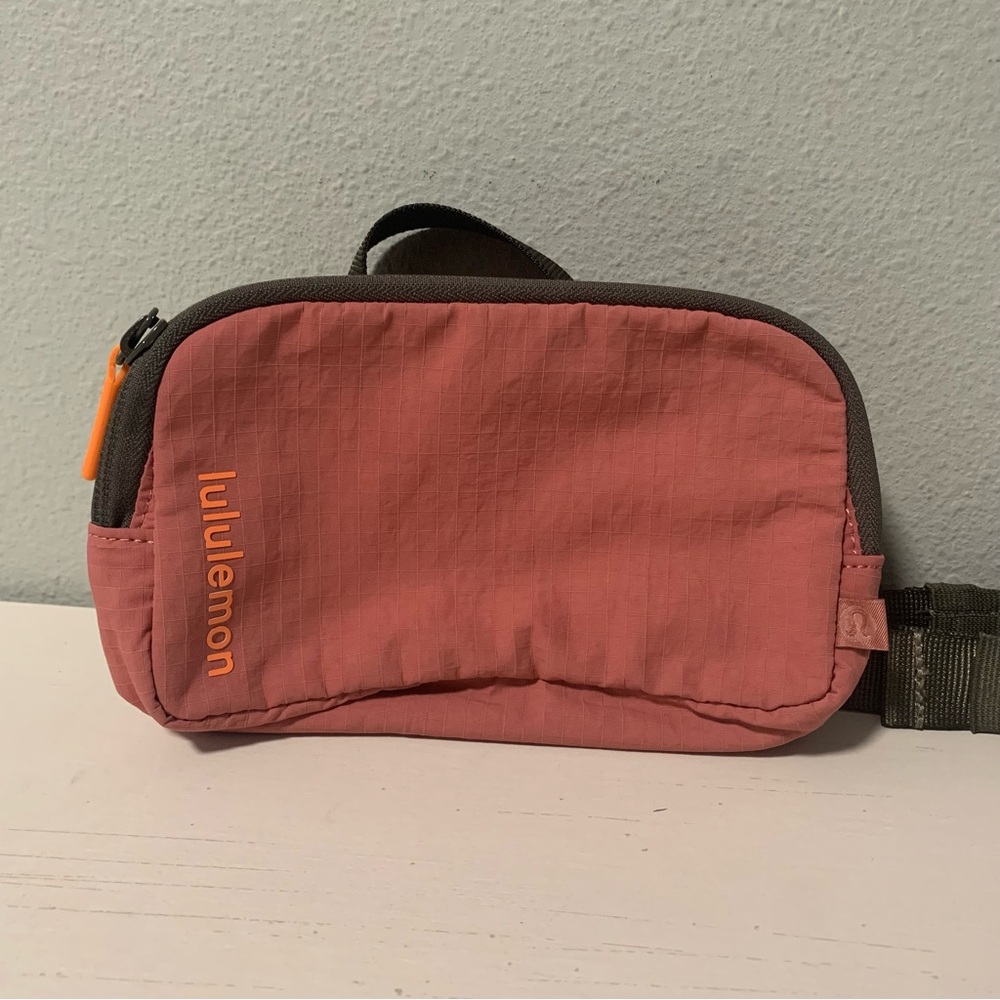 Lululemon mini belt bag